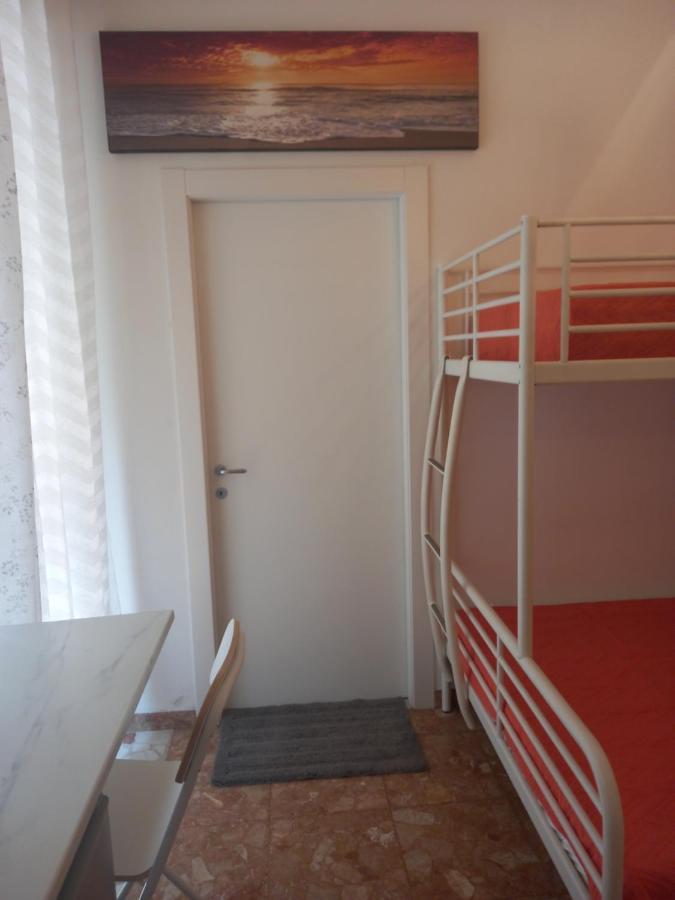 Minihouselarissa Di베로나 외부 사진