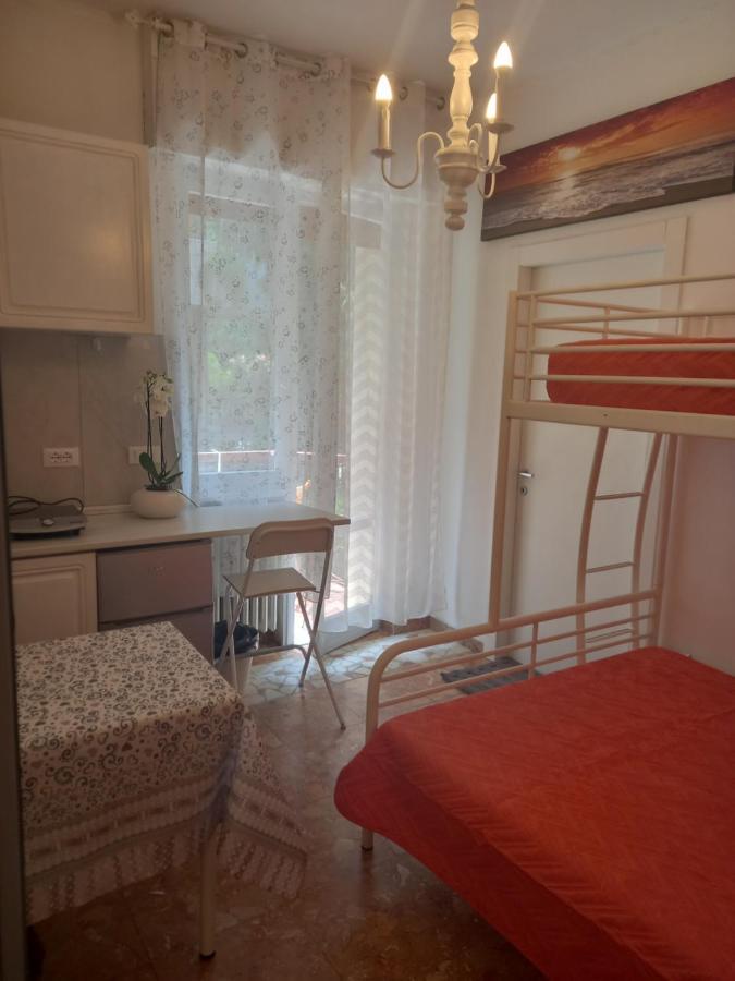 Minihouselarissa Di베로나 외부 사진